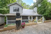 Family Vacay in the Mtn's with  Hot Tub, Fire Pit, Pools & Dog Friendly w/ Games