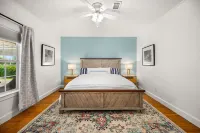 Luxury in the Park, King Beds, Washer & Dryer Hotels near Zales