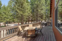 Modern upgraded Tahoe Donner 3BR mountain cabin! Pet friendly!