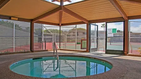 Luxury Penthouse Beachfront Getaway - Spa, Air conditioning, High speed Wifi.