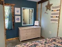 Unique stay in the Hammock filled with local art St. Joe Walkway/Palm Coast Linear Park附近的飯店
