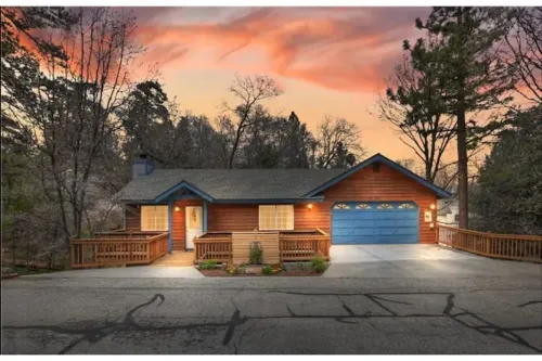 Rustic Luxury w/ hot tub, A/C + pet friendly