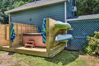 Private Riverside Home -- Hot Tub~King Bed~Kitchen