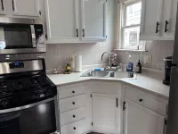 Spacious 2 Bed2 Bath Guest Suite Apt with HOT TUB and EV Charging