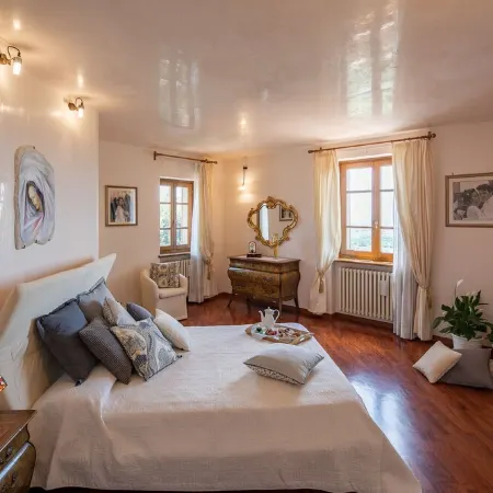 Corte della Luna, elegant villa with swimming pool surrounded by a suggestive olive grove