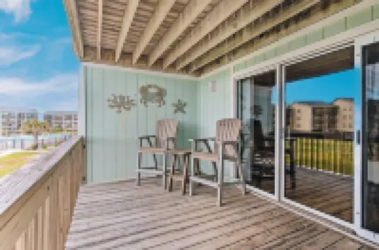 Ocean View, Pool & Easy Beach Access!