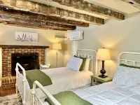 Historic Alston-Charlotte Cottage in Downtown New Bern!