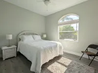 Beautiful Family Home in the Heart of Pinecraft! 퍼블릭 비치 액세스 9 주변 호텔