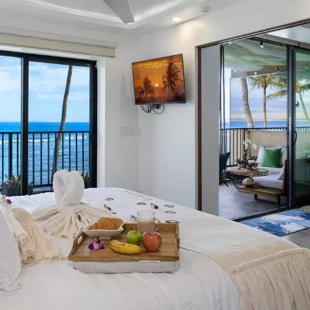 Sea La Vie Secluded Oceanfront condo, Magical Sunrise romantic honeymoon Getaway
