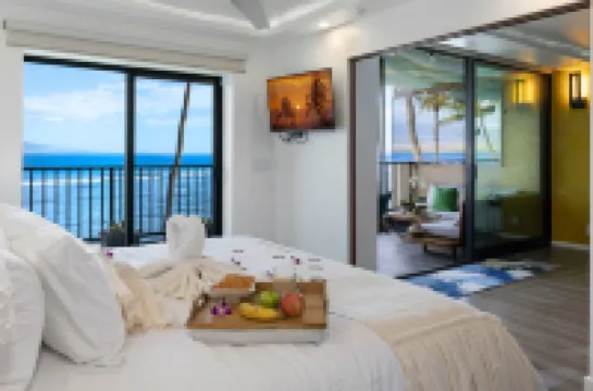 Sea La Vie Secluded Oceanfront condo, Magical Sunrise romantic honeymoon Getaway