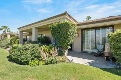 Palm Valley CC - Platinum Membership-Modern condo on the 9th Fairway! Sweet Pea Hotels in 