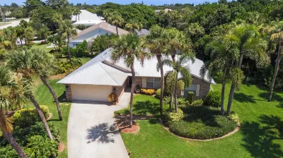 Mangrove Cove: Home With Private Beach Access