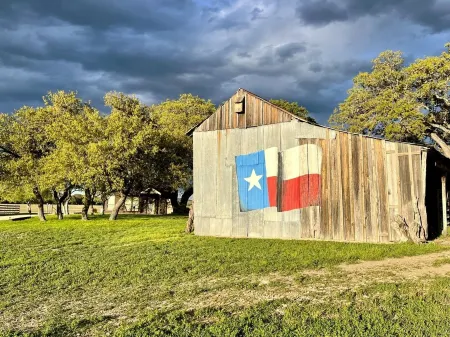 Private, Redwood Cabin with Endless Hill Country Views. Horse & Dog Friendly!