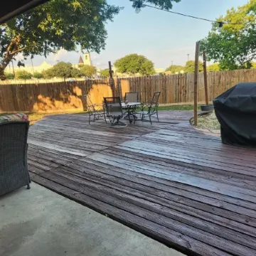 Spacious Family Friendly Retreat Centrally Located with Big Backyard