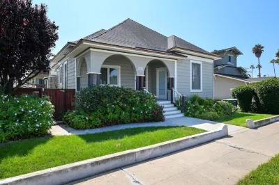 Modern Victorian Home Walking Distance To Ventura Pier and Downtown Restaurants The Robert J. Lagomarsino Visitor Center at Channel Islands National Park 주변 호텔