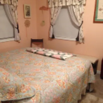 Private one bedroom, one bathroom, apartment with private entrance & hot tub Hotels in 