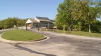 LAKEVIEW CONDO, only 3 steps into condo! Onsite parking and access to the lake.