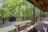 Cozy Cabin Near Helen + Hot Tub + Fire Pit + Game Room + More