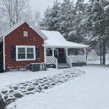 The Biketrail Bungalow-easily accessible and convenient to everything
