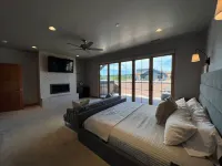 LUXURY Penthouse w/hot tub overlooking Whitefish, close to Glacier. 3/3.5bath Hotels near Cawdrey Gallery