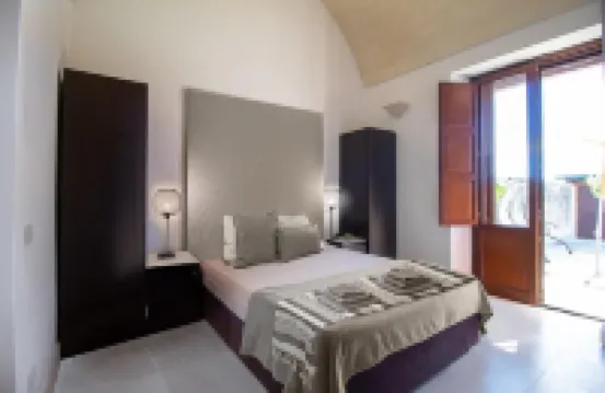 Private Hilltop Villa with Infinity Pool – Perfect to Explore Matera & Puglia