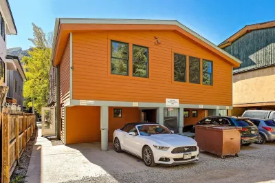 2-Bedroom Condo in the Heart of Aspen. Blocks to Lifts, Shops, and Food.