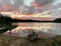Rustic 2-bedroom cabin on Boyd Pond