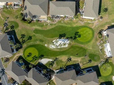 Renovated Studio condo with partial view of beach dunes-Beach Service included