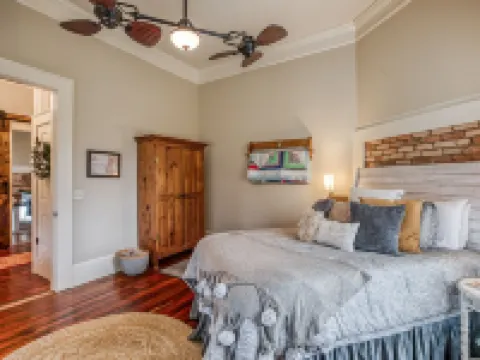 Walk Downtown! Large Pool, Hot tub, Fire pit, Close to EVERYTHING! Hotels in Monroe