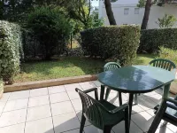 2 Pièces Avec Terrasse et Jardinet - 220 m de la Plage