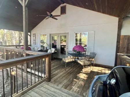 Serenity at Little River Canyon with Private Lake and Dock