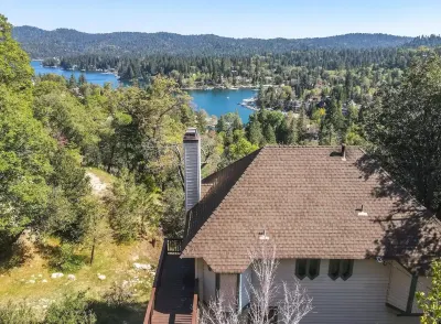 WOW! 4BR Cabin w/ EPIC Lake Views, Hot Tub, Lake Access. Arcade Games. Pets OK Hotels near Lollipop Park