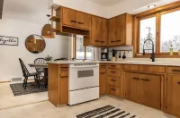 A Cozy Updated 3 Bedroom Home! Hotels in Fergus Falls