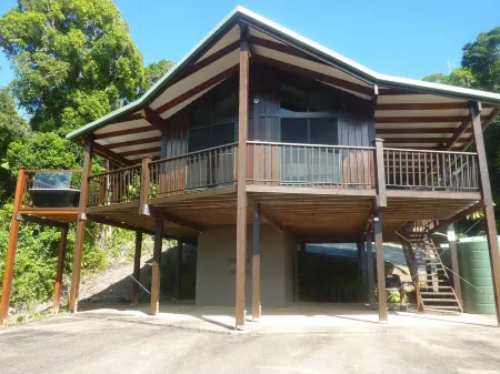 Daintree Holiday Homes - Yurara - Ocean views with Luxury Spa Bath for Two.