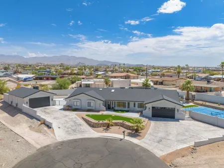 Sunchief Lake Havasu ~ Luxury Home ~ Just minutes from downtown and lake access