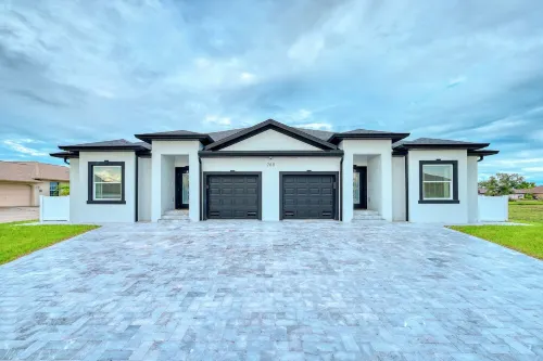 Spacious Waterfront 6 Bd Duplex in Lovely Rotonda West Near Oceans .