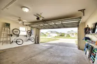 YOUR PRIVATE OASIS WITH POOL HEATER, MINUTES FROM THE BEACH!