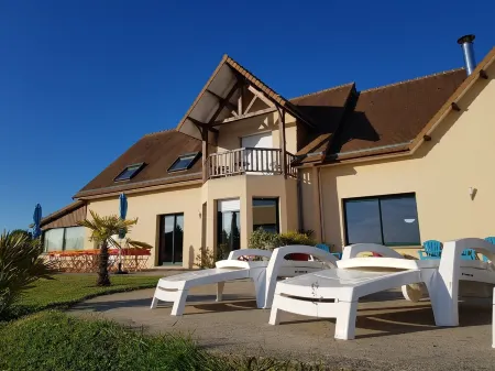 Villa with indoor pool in the heart of the Bocage Normand