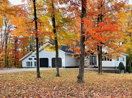 Private Lodge, Sleeps 22, Near Boyne, Indoor Heated Pool, 10 Acres,Game Rms,Pets