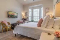 Peaceful, Large Fenced Property, Perfect for Families & Pets in the Hill Country