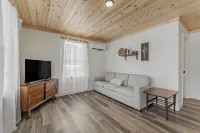 Completely renovated 2 bedroom apartment in quaint Celina