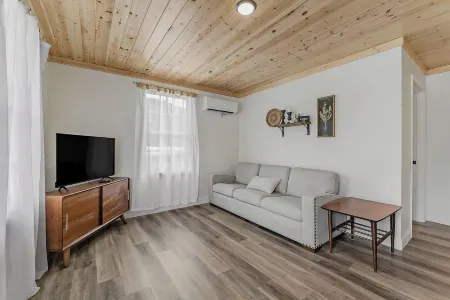 Completely renovated 2 bedroom apartment in quaint Celina