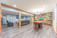 First Class Arcade/NEWELY REMODELED/FIREPIT
