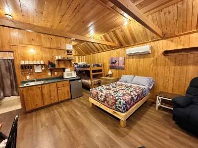 Cozy Camp 2 Walgreens附近的飯店