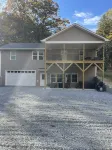 NEW house nestled in a quiet area. Has hot tub & game room. 5 min to down town.
