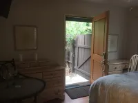 Very quiet and peaceful room with private entrance and private bath - 3-Star