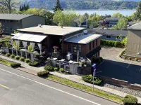 Downtown River View Oak St. Suite Hotels near Western Antique Aeroplane and Automobile Museum (WAAAM)