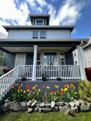 1904 home near Tacoma dome & convention centerPet friendly Hotels near NUEVA GENERACION