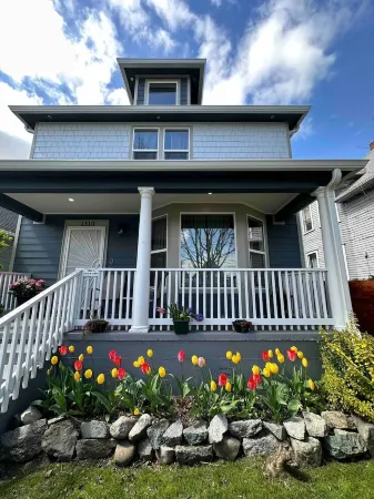 1904 home near Tacoma dome & convention centerPet friendly