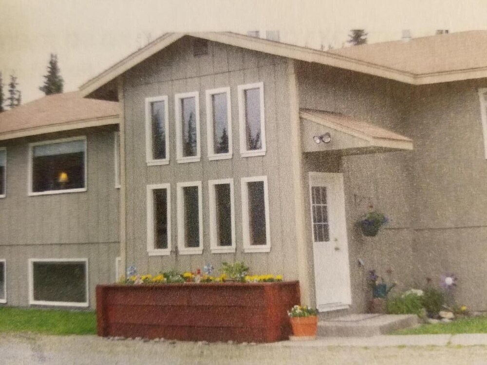 Stunning 3 bedroom/2bath with huge deck! Hotels in Soldotna